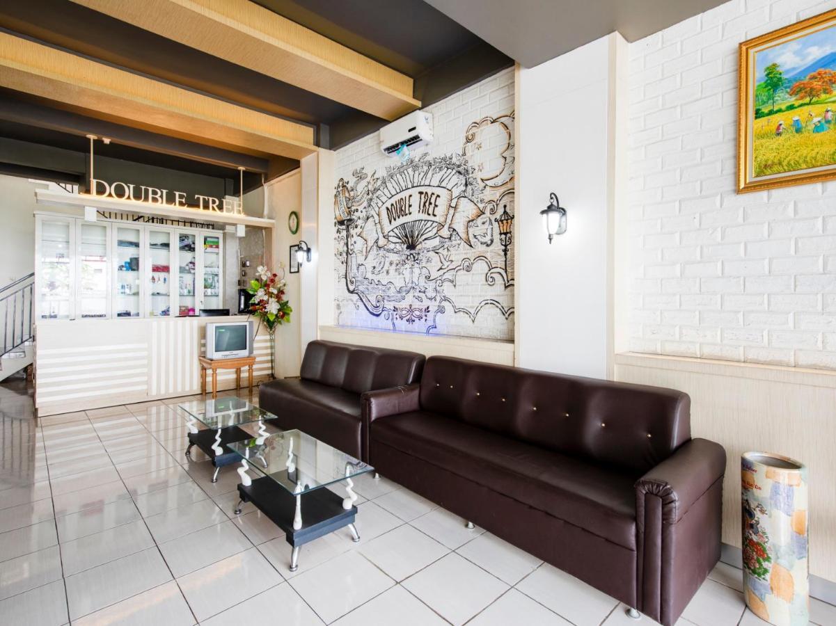 Oyo 3746 Double Tree Guesthouse Purwokerto Extérieur photo