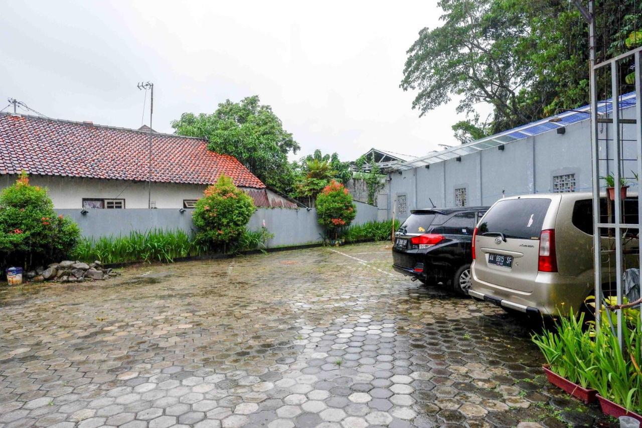 Oyo 3746 Double Tree Guesthouse Purwokerto Extérieur photo